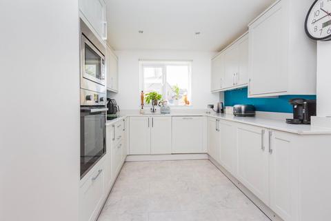 44 Diamond Drive, Irthlingborough, Wellingborough, NN9 5PT