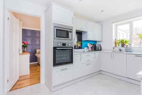 44 Diamond Drive, Irthlingborough, Wellingborough, NN9 5PT