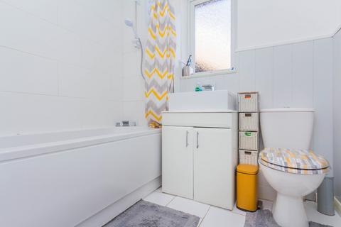 44 Diamond Drive, Irthlingborough, Wellingborough, NN9 5PT