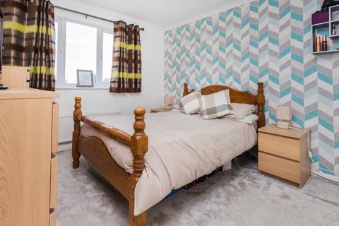 44 Diamond Drive, Irthlingborough, Wellingborough, NN9 5PT
