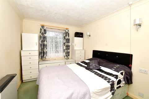 1 bedroom ground floor flat for sale - Linkfield Lane, Redhill, Surrey