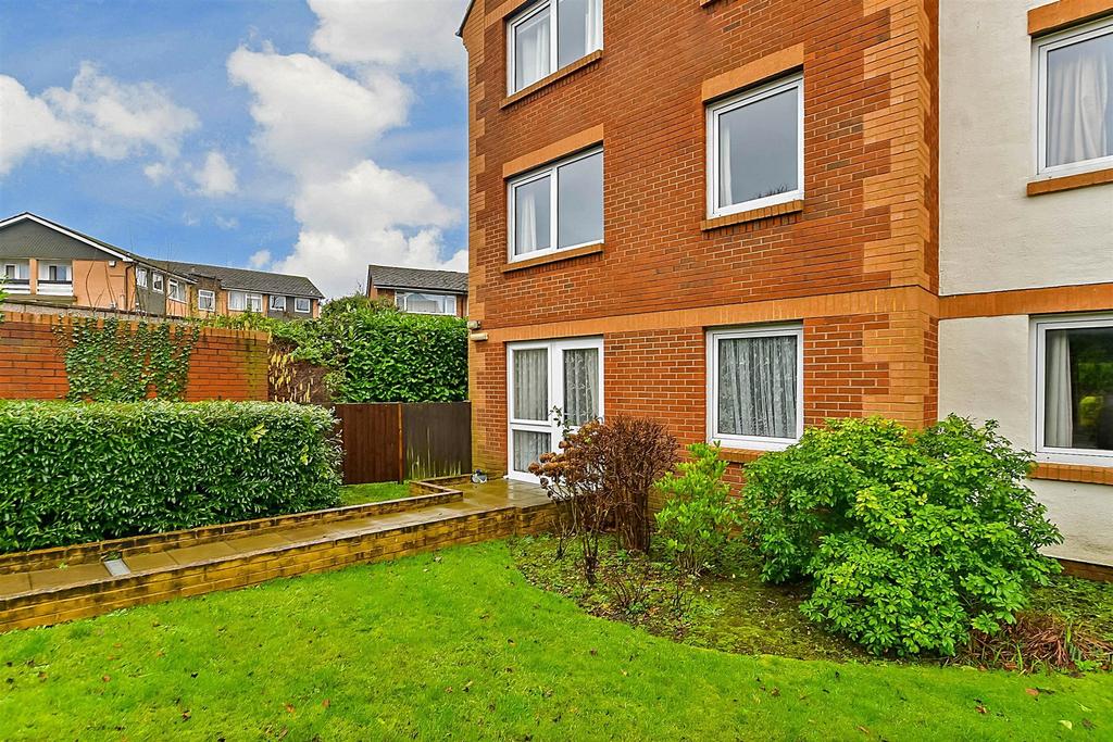 Linkfield Lane, Redhill, Surrey 1 bed ground floor flat for sale £95,000