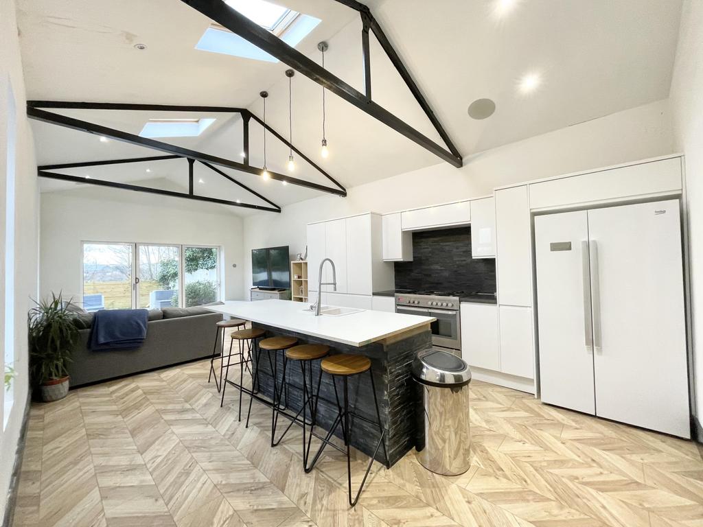 Garstang Road West, PoultonLeFylde FY6 2 bed semidetached house for sale £300,000