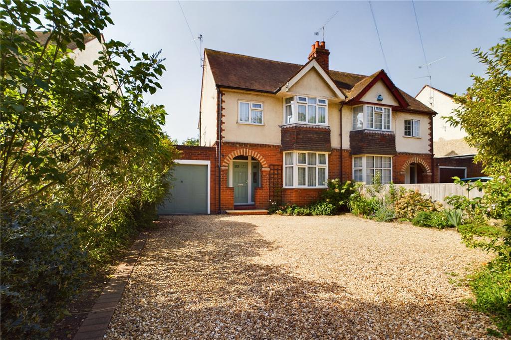 Burghfield Road, Reading, Berkshire, RG30 3 bed semidetached house £