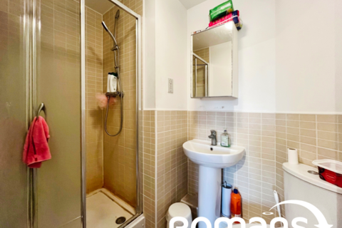 216 Sinclair Drive, Basingstoke, RG21 6AE