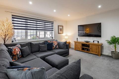 3 Barton Court, Fauldhouse, Bathgate, EH47 9LT