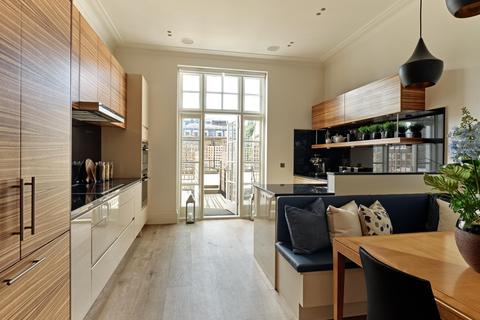 3 bedroom flat to rent, Rutland Gate, London, SW7