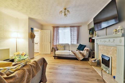 3 bedroom terraced house for sale, Kingsley Close, Brough, , HU15 1EJ