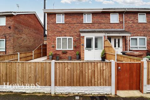 3 bedroom end of terrace house for sale, Kingfisher Close, Bradwell
