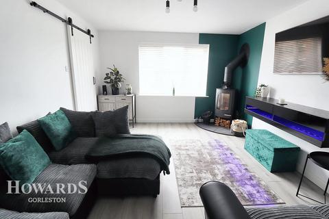 3 bedroom end of terrace house for sale, Kingfisher Close, Bradwell
