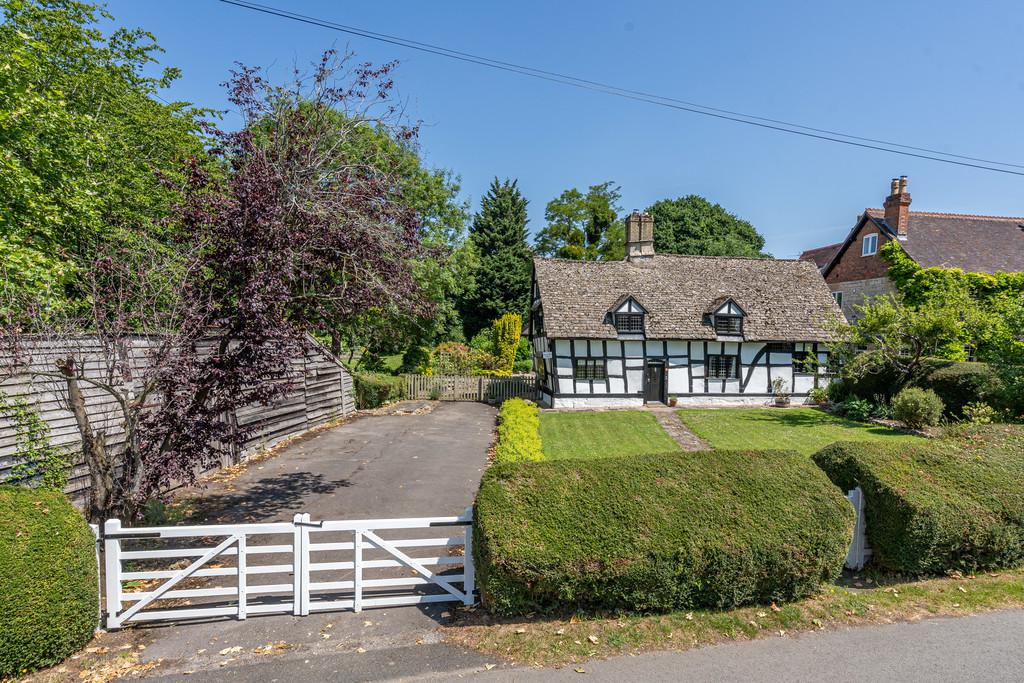 Upton St. Leonards, Gloucester 5 bed farm house to rent £3,750 pcm (£