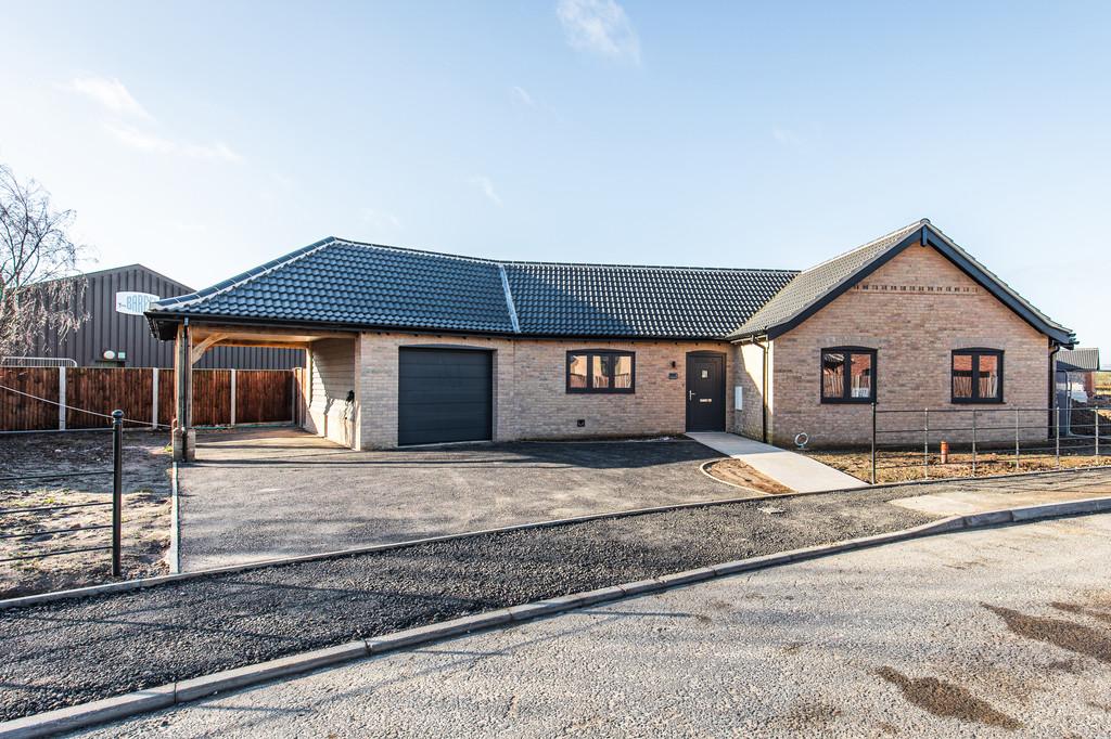 Banham 3 bed detached bungalow for sale £450,000