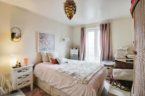 2 bedroom apartment for sale - Franklin House, Swindon