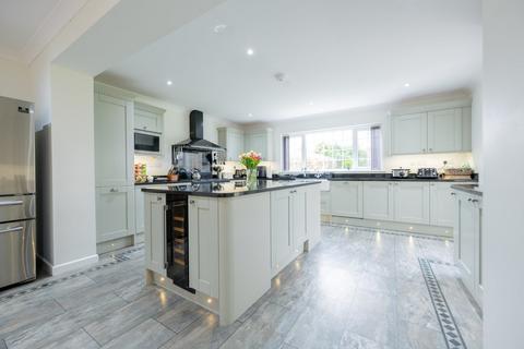 4 bedroom detached house for sale - North Wootton