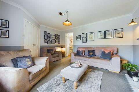 2 Lark Rise, Uttoxeter, ST14 8SZ