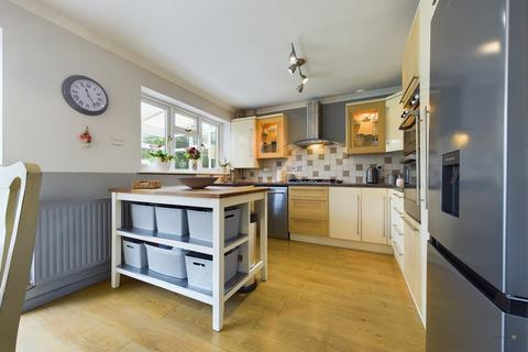 2 Lark Rise, Uttoxeter, ST14 8SZ