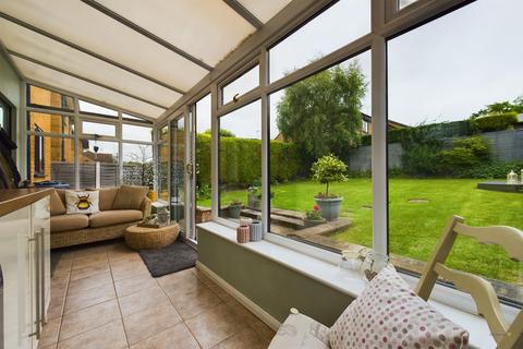 2 Lark Rise, Uttoxeter, ST14 8SZ
