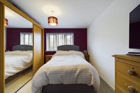 1 Adkins Close, Stretton, Burton-on-trent, DE14 2FH