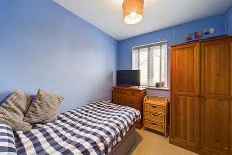 1 Adkins Close, Stretton, Burton-on-trent, DE14 2FH