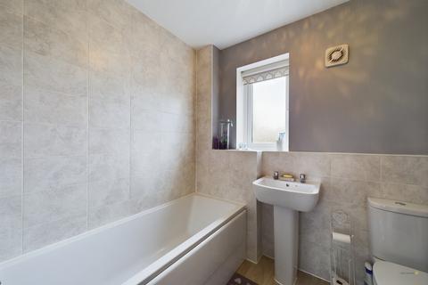 1 Adkins Close, Stretton, Burton-on-trent, DE14 2FH