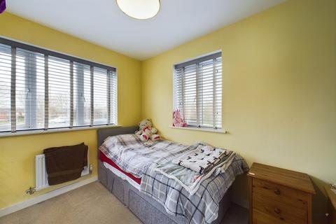 1 Adkins Close, Stretton, Burton-on-trent, DE14 2FH