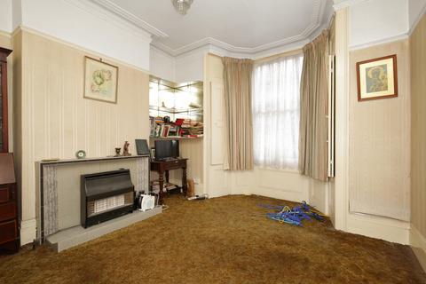 81 Walford Road, London, N16 8EF