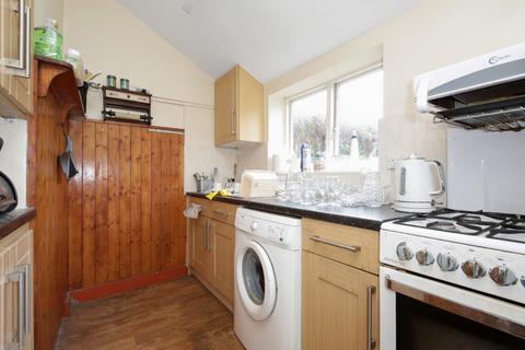 81 Walford Road, London, N16 8EF