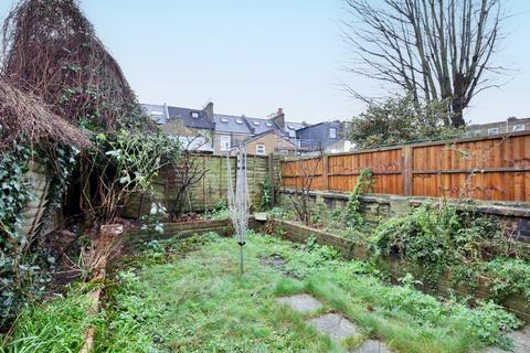 81 Walford Road, London, N16 8EF