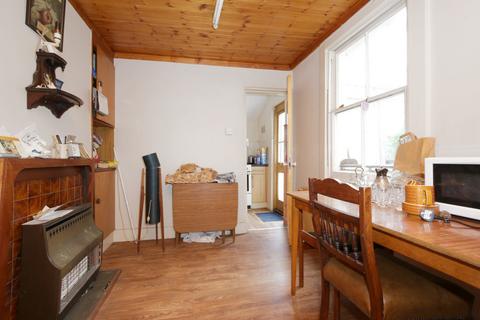 81 Walford Road, London, N16 8EF