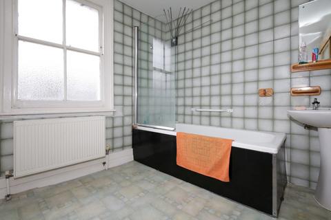 81 Walford Road, London, N16 8EF