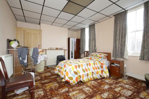 81 Walford Road, London, N16 8EF
