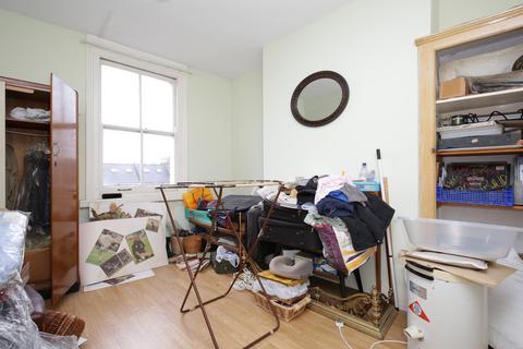 81 Walford Road, London, N16 8EF