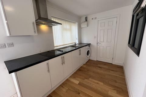 Studio to rent, Moray Avenue, Hayes