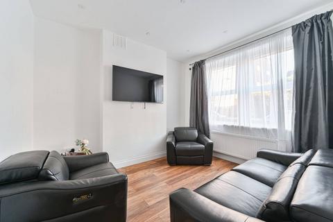3 bedroom flat for sale, Lyham Road, Brixton Hill, London, SW2