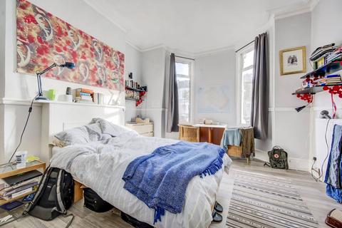 2 bedroom flat for sale, Victoria Road, Queen's Park, London, NW6