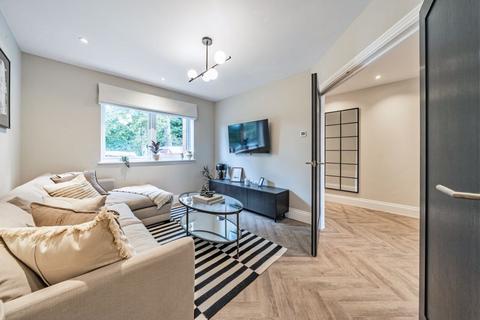 6 The Gallop, South Croydon, CR2 7LP