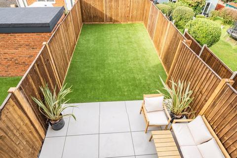 6 The Gallop, South Croydon, CR2 7LP