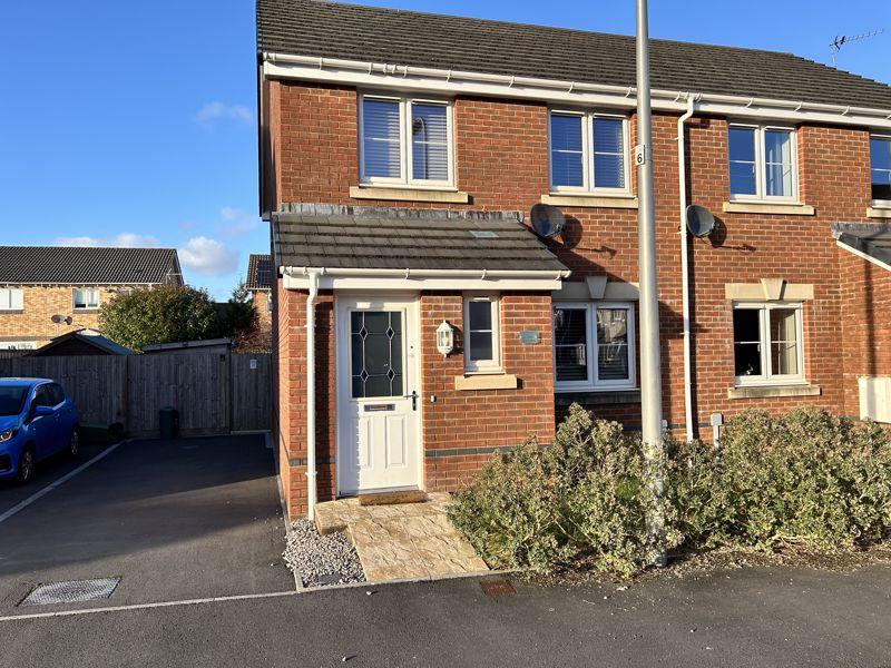 Bryn Meurig, Llanharry 3 bed semidetached house £1,000 pcm (£231 pw)