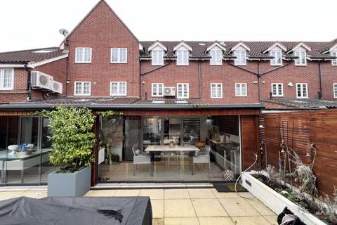 4 bedroom terraced house for sale, Bernhart Close, Edgware