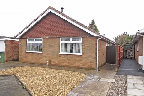 3 bedroom bungalow to rent, St Bees Close, Gatley