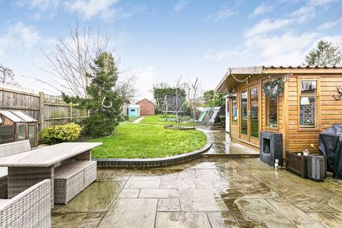 35 Lodge Road, Fetcham, Leatherhead, KT22 9QY