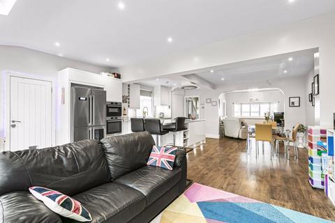 35 Lodge Road, Fetcham, Leatherhead, KT22 9QY