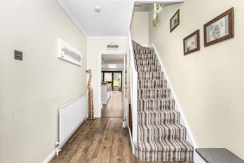 35 Lodge Road, Fetcham, Leatherhead, KT22 9QY