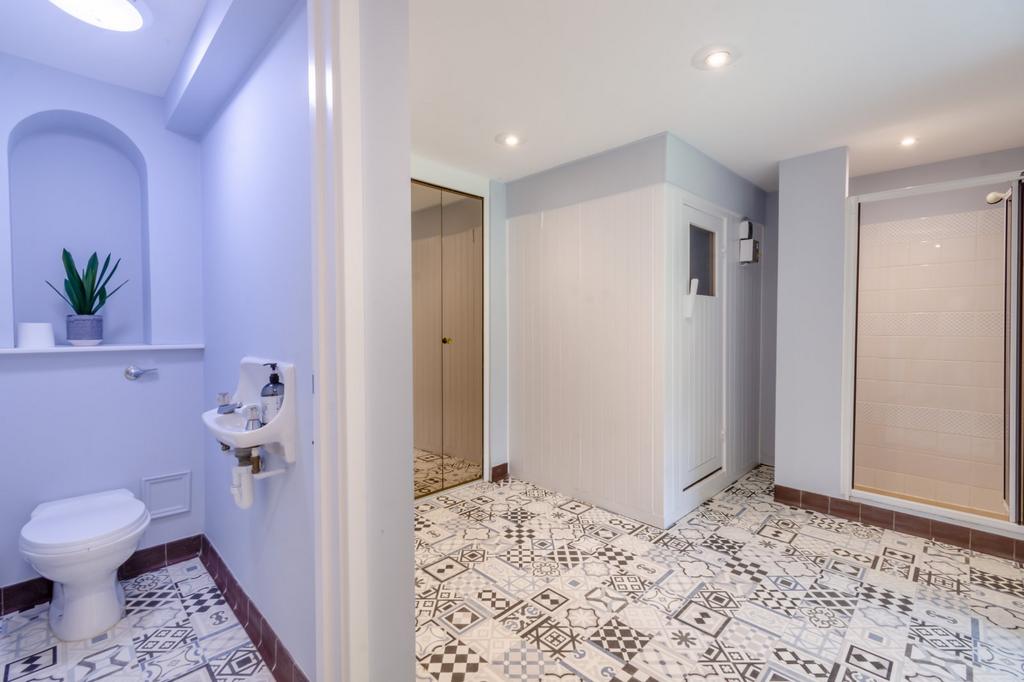 Sauna/Changing Room