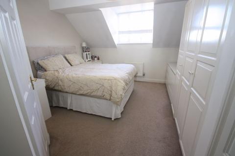 8 Rose Park Close, Hayes, UB4 9AT
