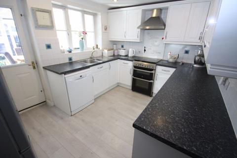 8 Rose Park Close, Hayes, UB4 9AT