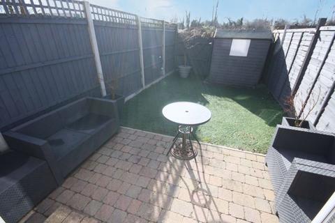 8 Rose Park Close, Hayes, UB4 9AT