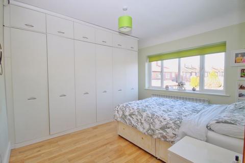 23 Colwyn Avenue, Perivale, Greenford, UB6 8JY