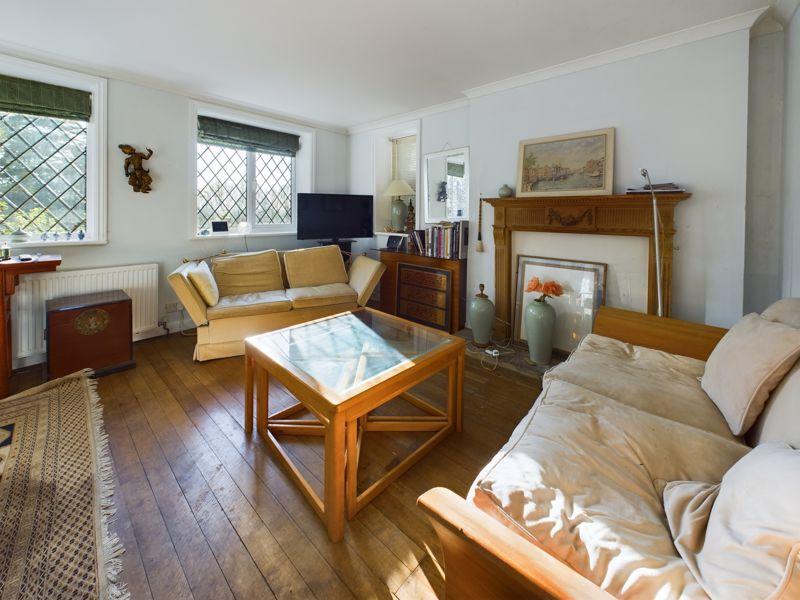 Trulls Hatch, Argos Hill 2 bed apartment for sale £295,000