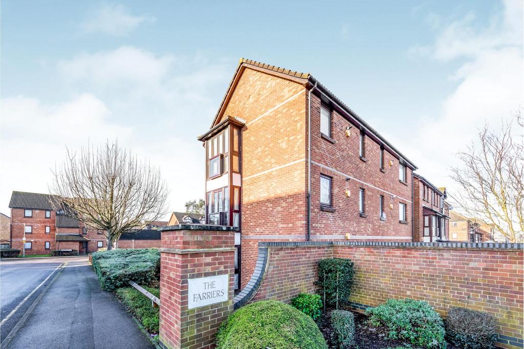 Farriers Road, Epsom, KT17 1 bed apartment to rent £1,100 pcm (£254 pw)